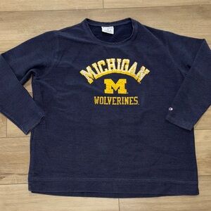 Champion woman’s Navy Michigan Wolverines Sweatshirt size XLarge